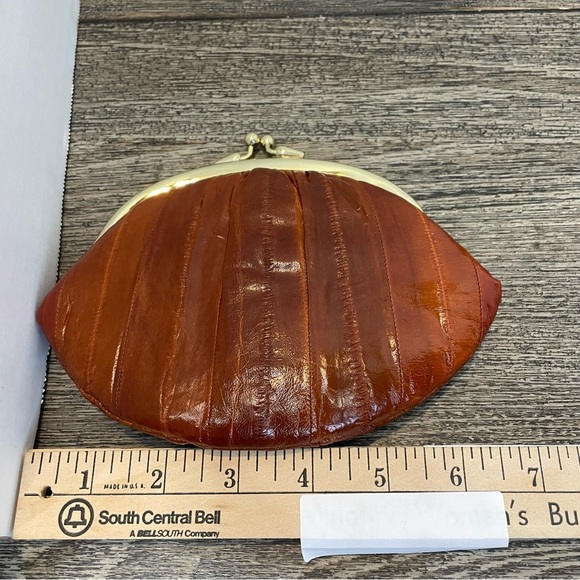 Vintage Leather Clutch with Crescent Shape. Double coin purse. Eel skin. Used. - Picture 5 of 7